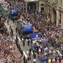 <![CDATA[ Enchente nas ruas de Nova Iorque: as imagens impressionantes da festa do título dos Knicks ]]>