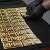 Ouro valoriza apoiado por dólar mais fraco. Iene continua a ganhar terreno