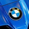 BMW revê em baixa metas para 2026 devido a conflito no Médio Oriente e mercado chinês