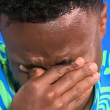 <![CDATA[ Vinícius Júnior em lágrimas após receber mensagem da avó: «Marcou a minha vida» ]]>