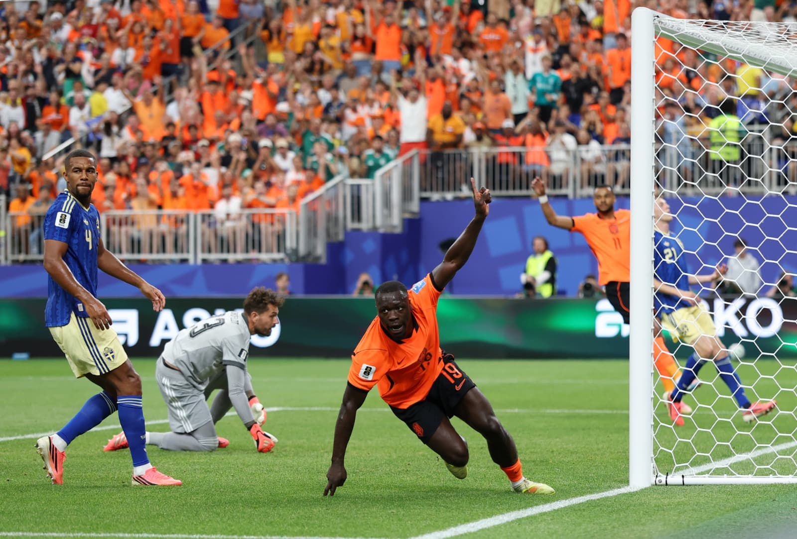 Holanda atropela Suécia e vence por 5 a 1 na segunda rodada da Copa do Mundo
