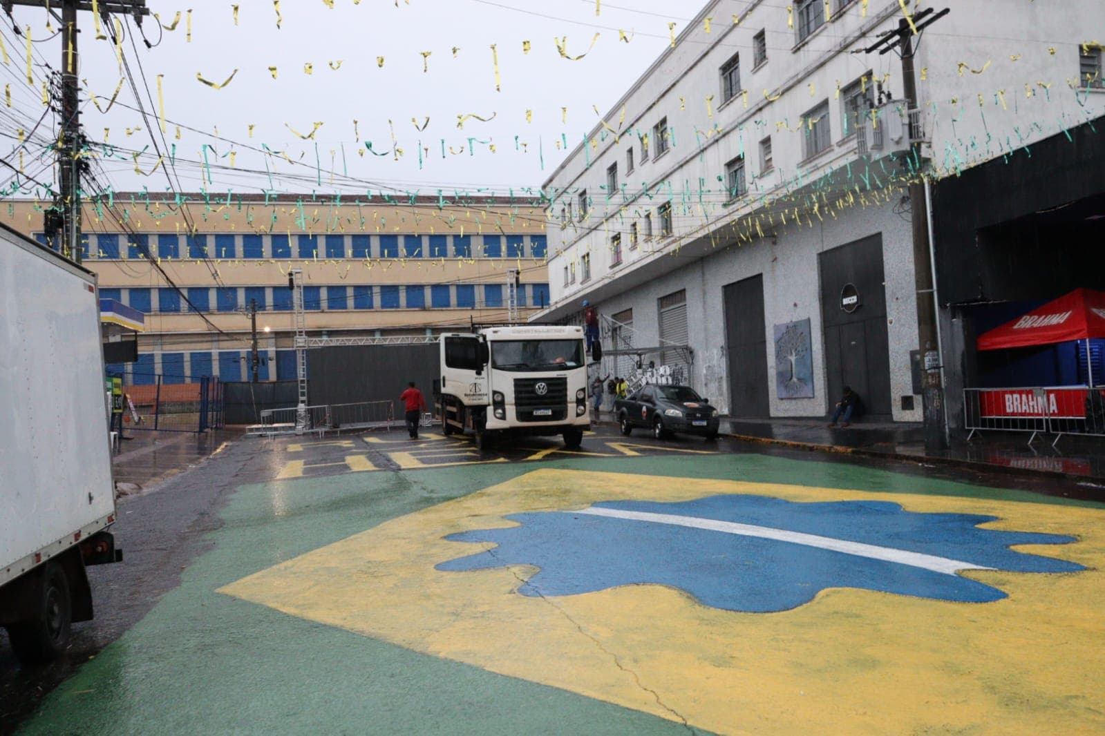 Chuva reduz expectativa em 3 mil pessoas, mas organização mantém Cidade da Copa