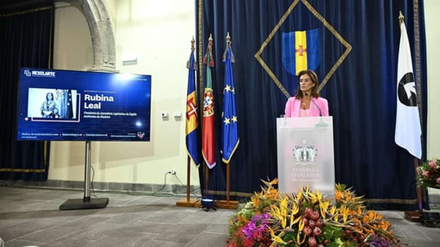 Rubina Leal alerta para riscos da inteligência artificial