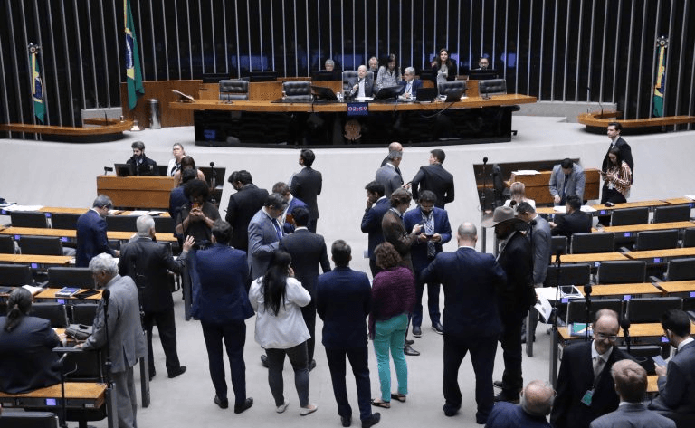 Câmara aprova MP do frete e anistia a multas por bloqueios de 2022