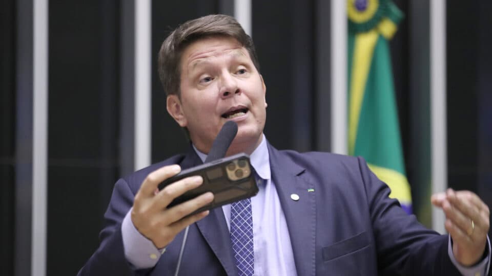 Mario Frias pede que caso sobre emendas para filme de Bolsonaro fique com Mendonça