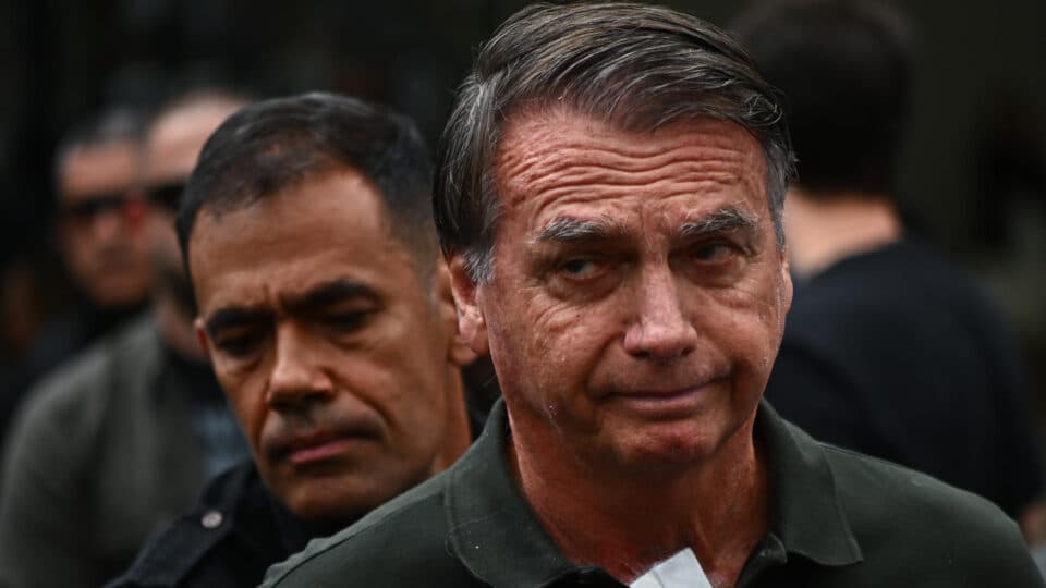 Defesa nega “falta grave” em caso de arma apreendida e pede que Bolsonaro siga em prisão domiciliar