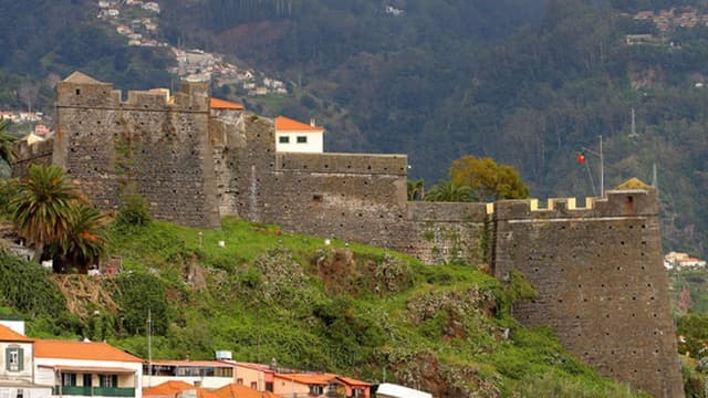 Será que o Estado não transfere competências e património para a Madeira desde 2015?