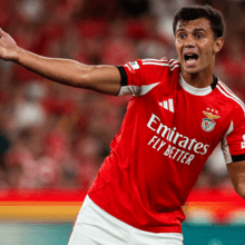 <![CDATA[ Henrique Araújo fecha ciclo no Benfica: avançado na porta de saída ]]>