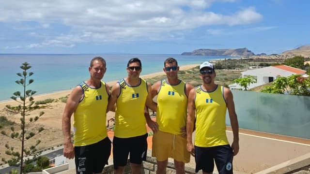 Travessia em canoa tradicional liga Porto Santo à Madeira