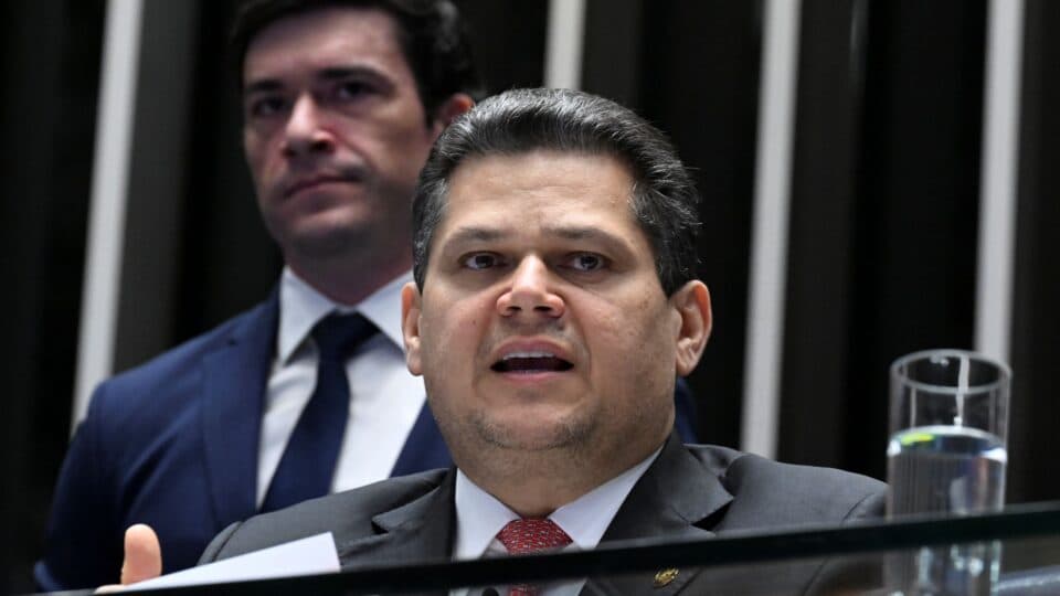 Alcolumbre adia votação da PEC da Segurança Pública para depois do 2º turno