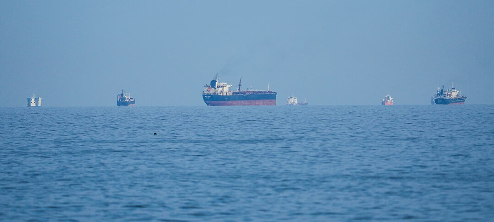Navios sul-coreanos atravessam Ormuz durante diálogo entre EUA e Teerão
