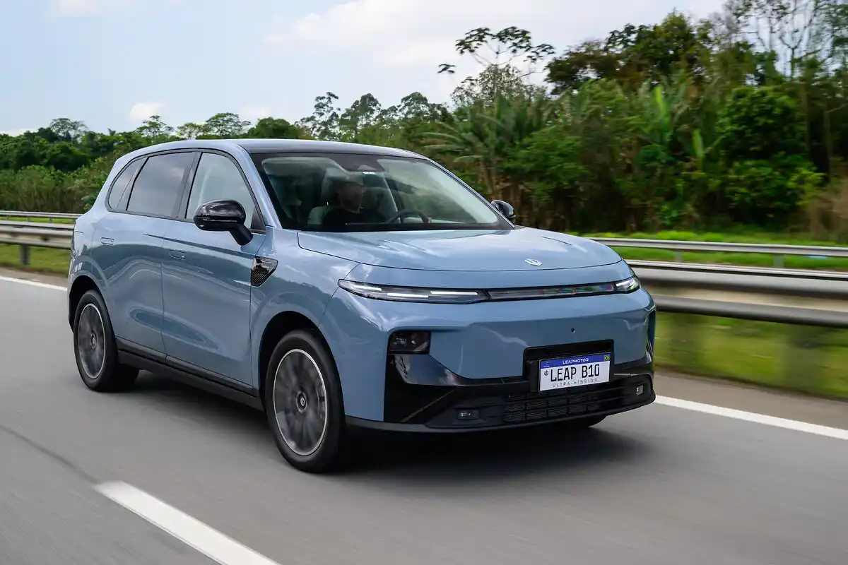 Leapmotor B10 híbrido chega por R$ 179.990 e promete até 900 km de autonomia
