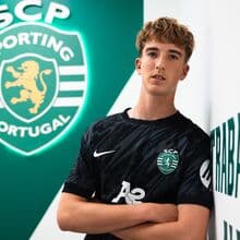 <![CDATA[ Guarda-redes de 14 anos assina contrato de formação com o Sporting ]]>