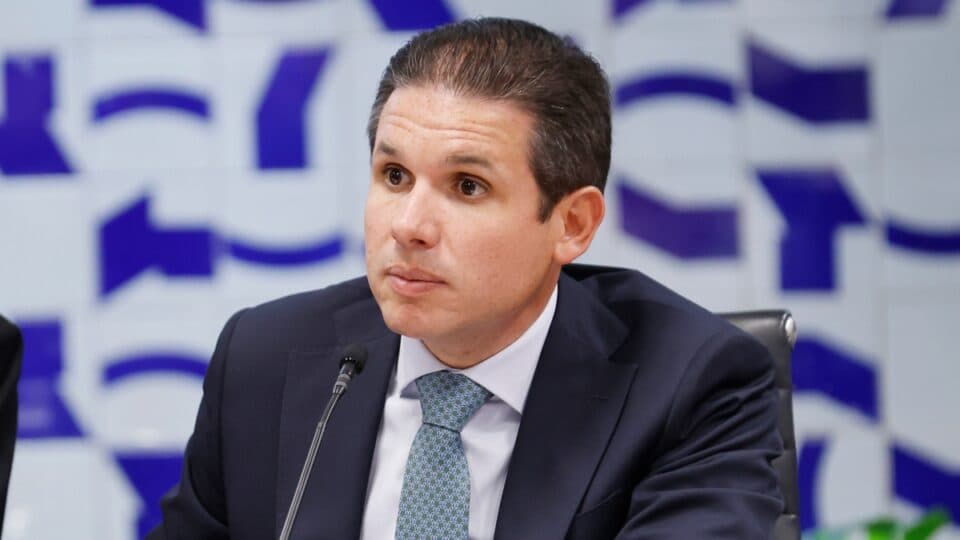Motta destrava votações da Câmara e pauta PL da Misoginia e redução da jornada