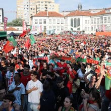 <![CDATA[ Ambiente ao rubro: as imagens da festa na Fan Zone Betano em Gaia durante o Portugal-RD Congo ]]>