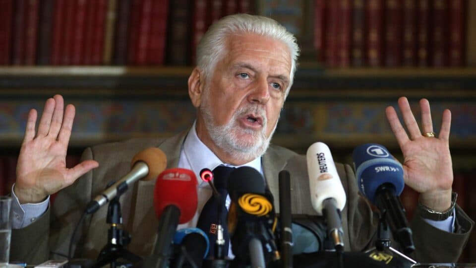 Governo chama de volta delegados da PF e esvazia investigações que colocam na mira aliados