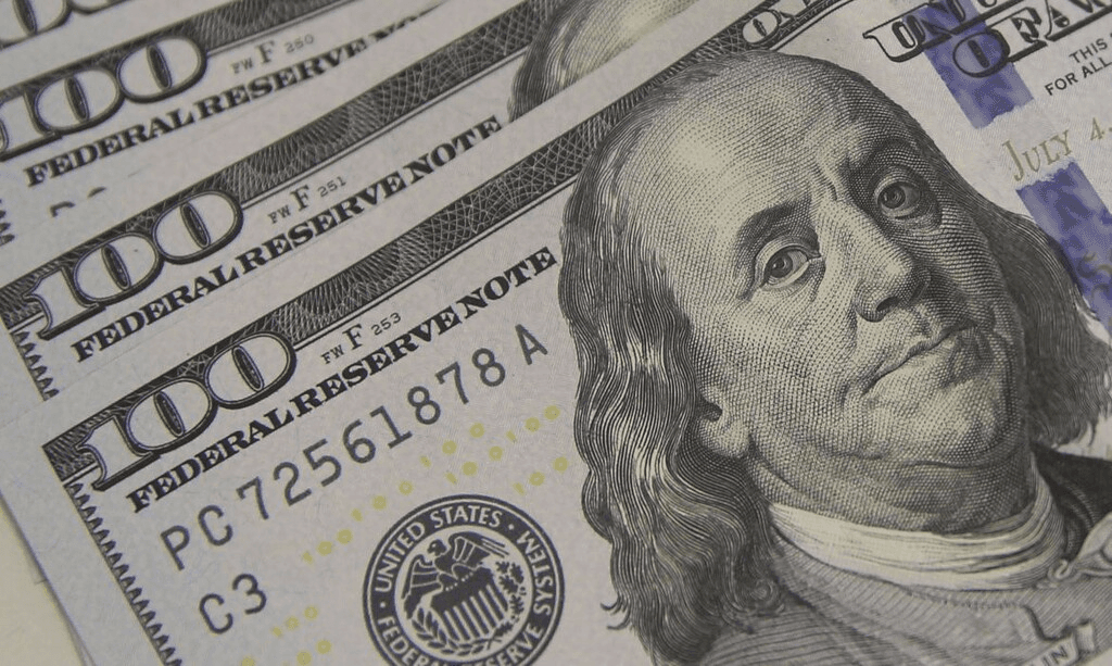 Dólar cai 0,20% e fecha a R$ 5,16 após dados de emprego no Brasil