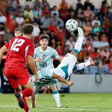 <![CDATA[ A crónica do Portugal-Gibraltar, 4-0: a caminho do Euro à boleia da bicicleta ]]>