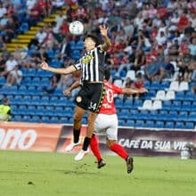 <![CDATA[ Léo Santos vai cumprir 50.º jogo pelo Nacional: «Mostra trabalho e dedicação que tenho tido» ]]>