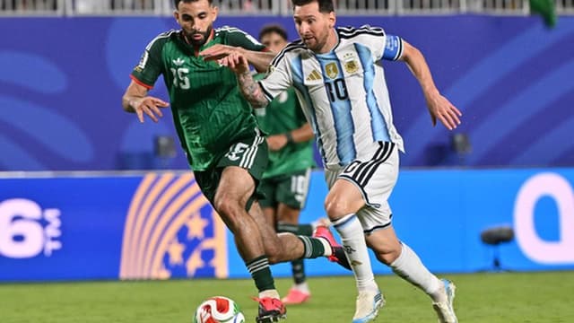 Argentina arranca a defesa do título a golear a Argélia