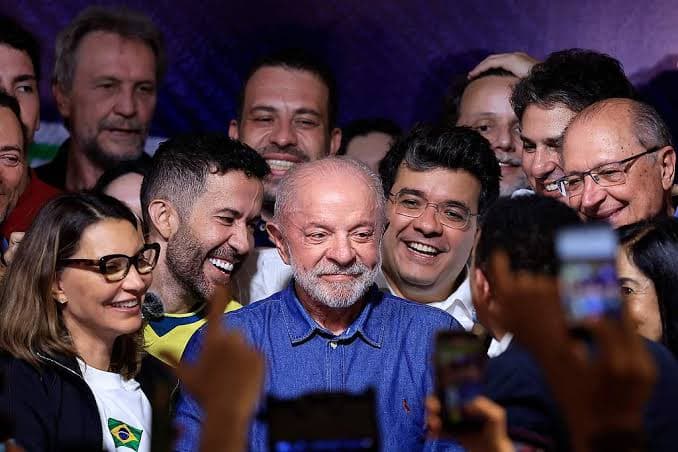 Brasil, Lula vence com 51,79%, Bolsonaro Jr. pede anulação do voto, apoiado por Trump