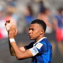 <![CDATA[ Mbappé: «Se jogasse para calar os críticos, teria de jogar até aos 80 anos» ]]>