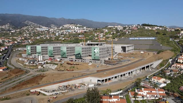 Foi a Teixeira Duarte quem apresentou o melhor preço para a terceira fase do novo hospital da Madeira?