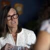 “Somos fábricas de dados. É neste cenário que a IA demonstra maior potencial”, diz Cathie Wood