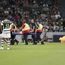 <![CDATA[ Vagiannidis preocupa: lateral do Sporting saiu lesionado e de maca ]]>