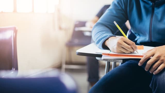 2.078 alunos da Madeira realizaram hoje o exame de Português