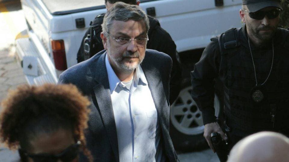 Lula festeja Dirceu nas urnas enquanto Palocci continua banido após delatar o PT