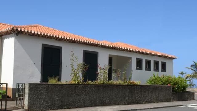 Centro de Saúde da Madalena do Mar reabre quase três meses depois do previsto