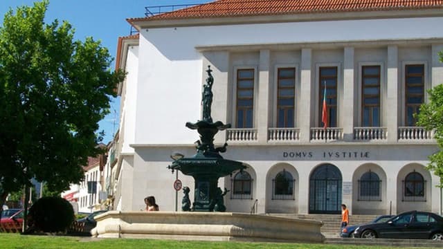 Ex-padre condenado a cinco anos e meio de prisão por burla e violação em Vila Real