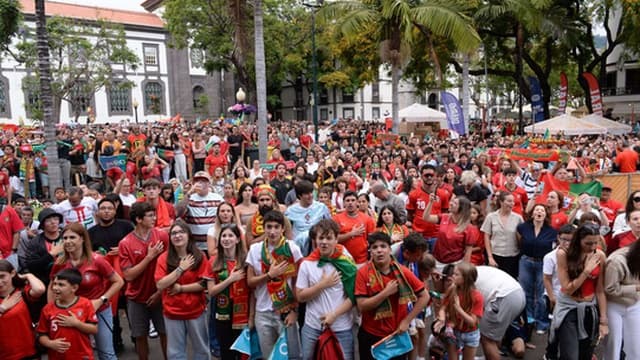 Milhares cantam o hino de Portugal na Fan Zone