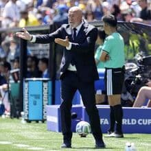 <![CDATA[ Sergej Barbarez orgulhoso apesar da eliminação: «Dei os parabéns aos jogadores no balneário» ]]>