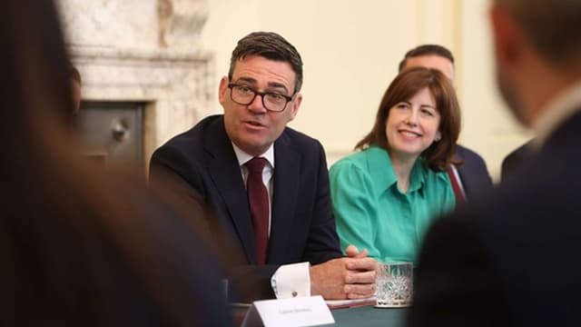 PM britânico quer garantir tecto a todos os sem-abrigo até ao Natal