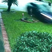 <![CDATA[ Tesla embate contra casa e mata mulher no Texas ]]>