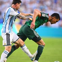 <![CDATA[ África do Sul vai ficar sem Themba Zwane por 3 jogos: «Quando vejo o que aconteceu com o Messi...» ]]>
