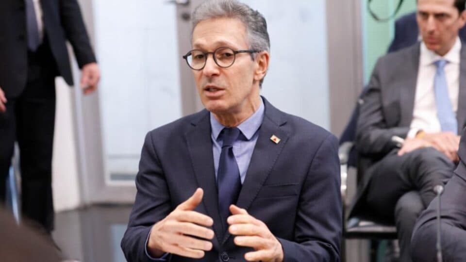 Zema acusa censura no Discord após pressão de Janja