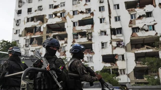 Quatro polícias detidos por roubar dinheiro em zonas afectadas após terramoto na Venezuela