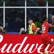 <![CDATA[ Internacional norueguês acompanha nascimento do filho por... videochamada: «Estou completamente exausto» ]]>