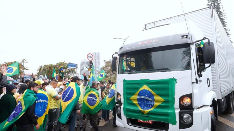 Deputados aprovam anulação de R$ 7 bilhões em multas de Moraes a caminhoneiros