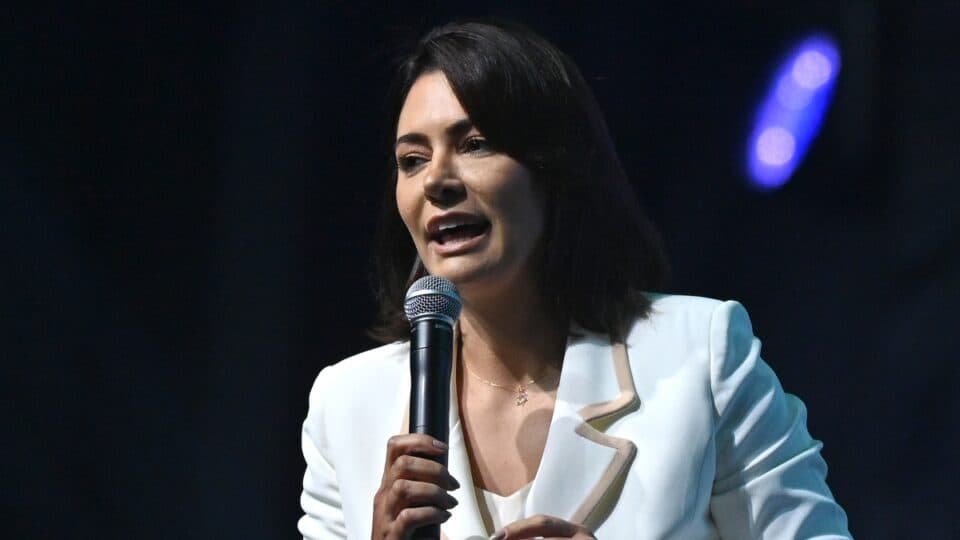 Nunes Marques manda à PGR ação de Michelle contra Janones por acusações