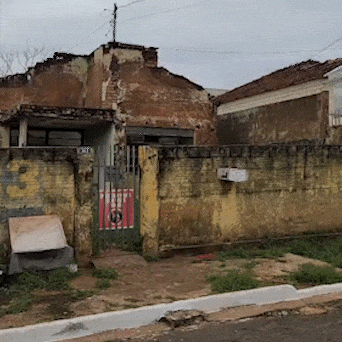 Estado da casa onde idosa vivia revela abandono denunciado há mais de 10 anos
