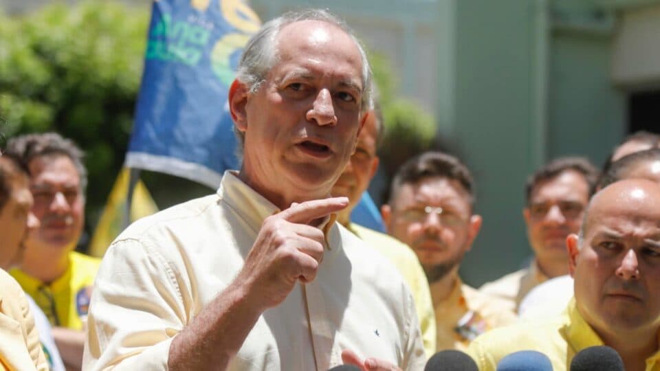 Ciro Gomes diz que não assistirá vídeo de Michelle e rejeita entrar em crise do PL
