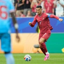 <![CDATA[ Duas visões sobre futebol em Houston: um chama Orlando a Ronaldo; outro compara-o a Michael Jordan ]]>