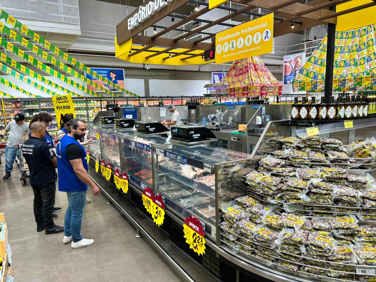 Produtos apreendidos em atacarejo somaram 650 quilos e gerente foi liberado 