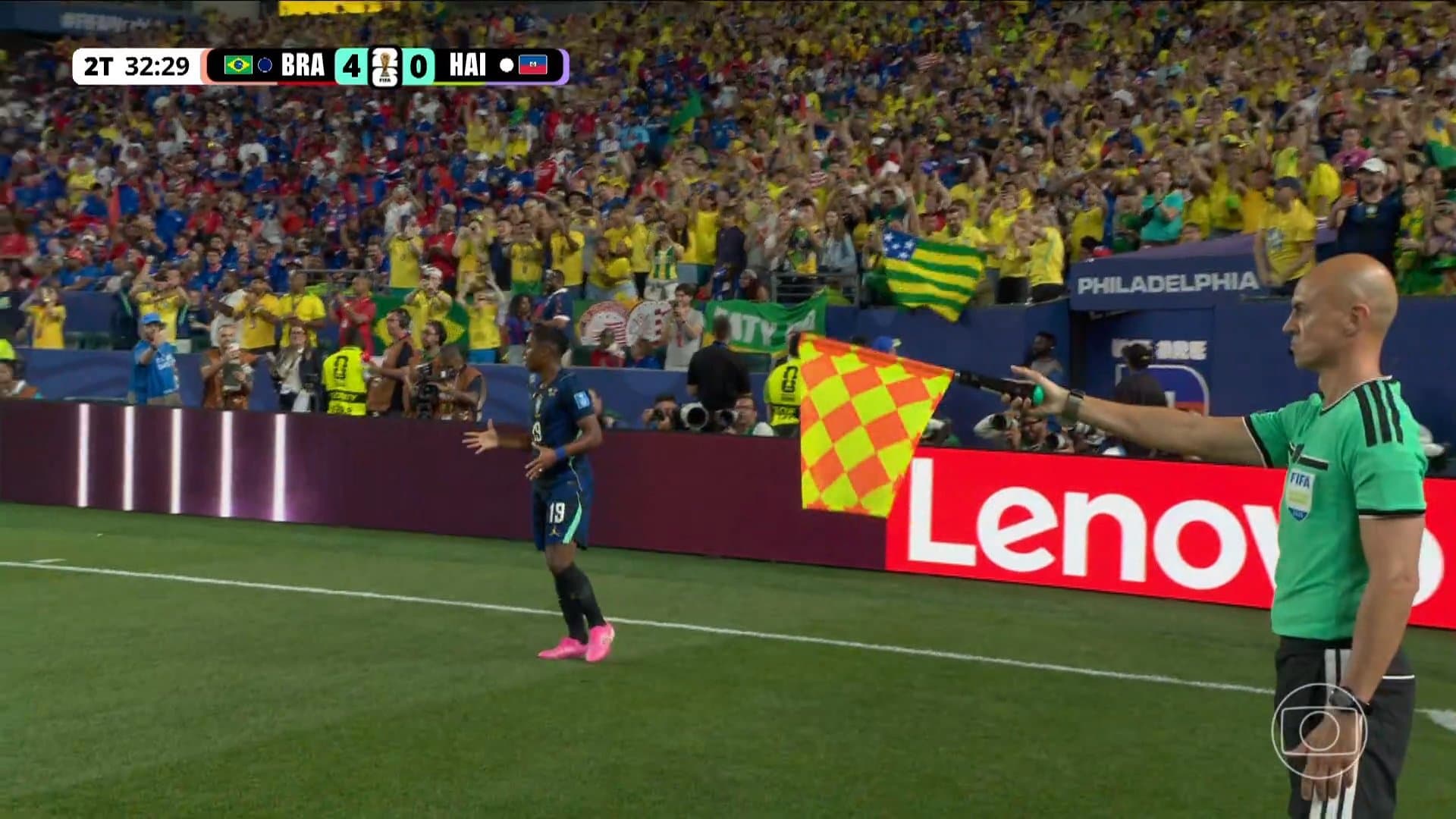 Endrick balança a rede na estreia, mas arbitragem anula gol do Brasil