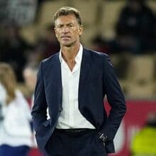 <![CDATA[ Ao fim de 18 anos voltou a cair um selecionador em pleno Mundial: substituto vai para o 4.º torneio em...  oito anos ]]>