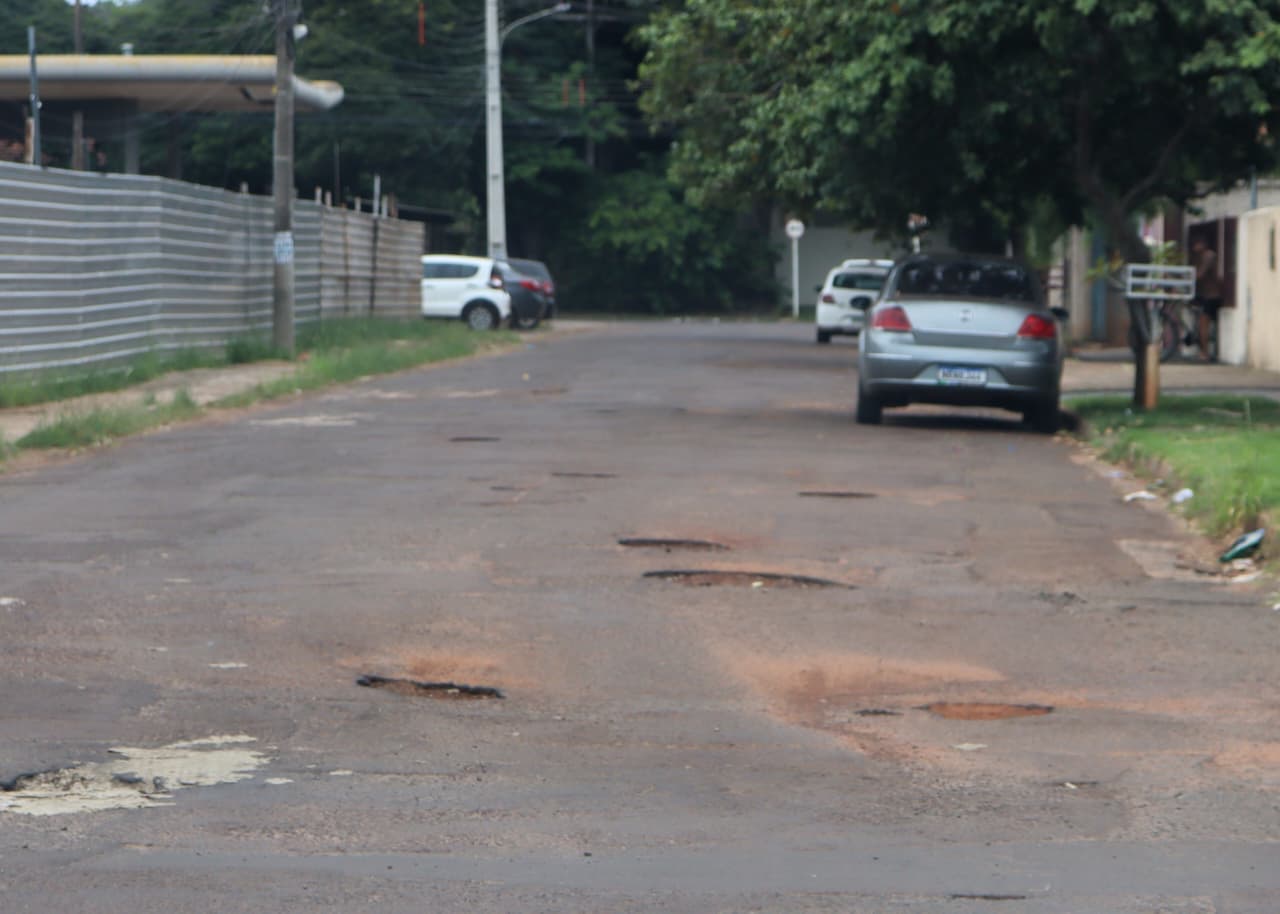 Prefeita chama consórcio e nova licitação para tapa-buracos